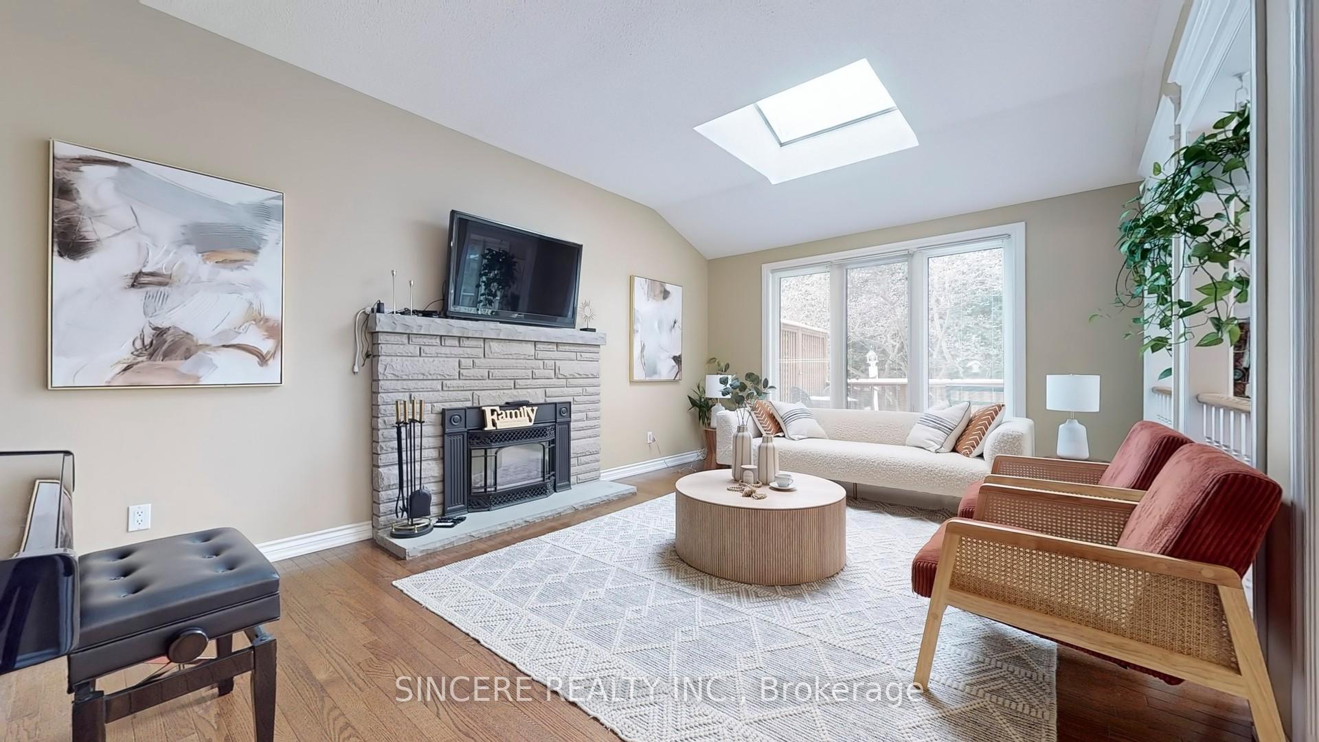 Photo 9 of 76 Braeside Square, Markham, Unionville — HOMEH