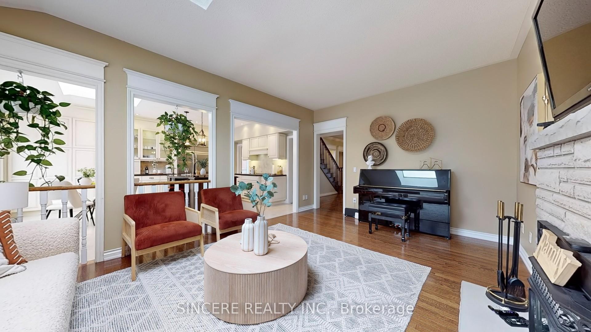 Photo 11 of 76 Braeside Square, Markham, Unionville — HOMEH