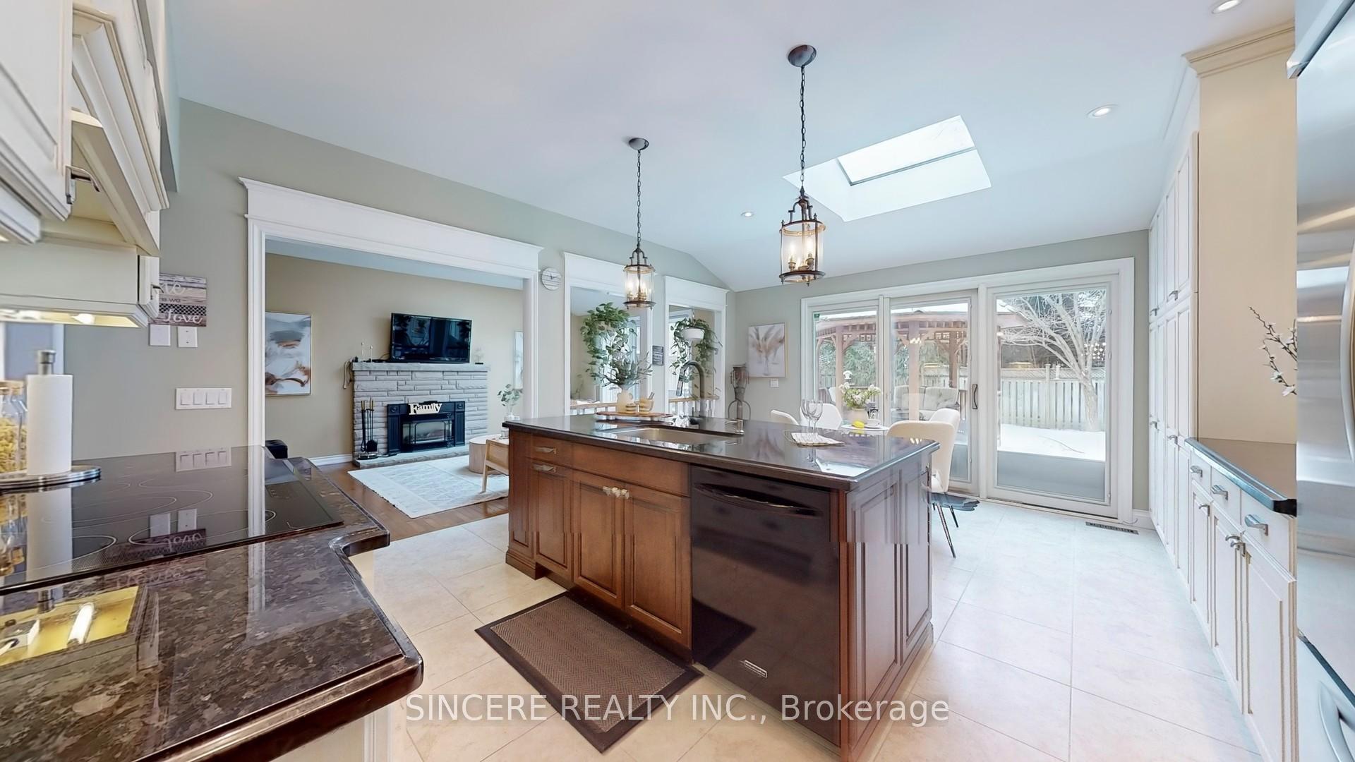 Photo 14 of 76 Braeside Square, Markham, Unionville — HOMEH