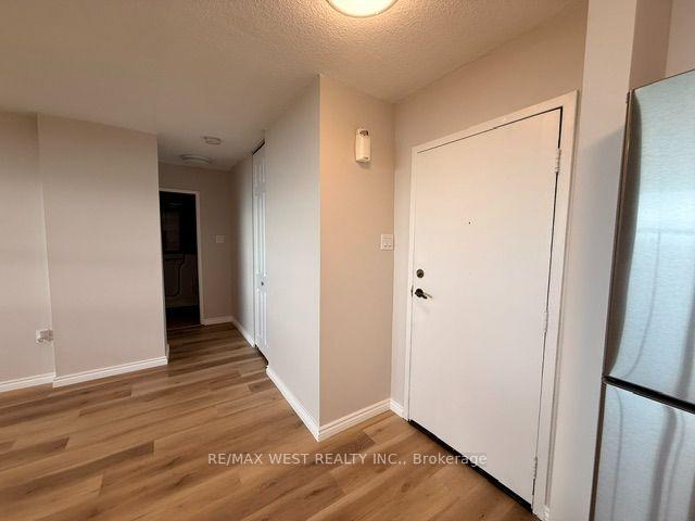 Photo 4 of Unit 1411, 541 Blackthorn Avenue, Toronto, Keelesdale-Eglinton West — HOMEH