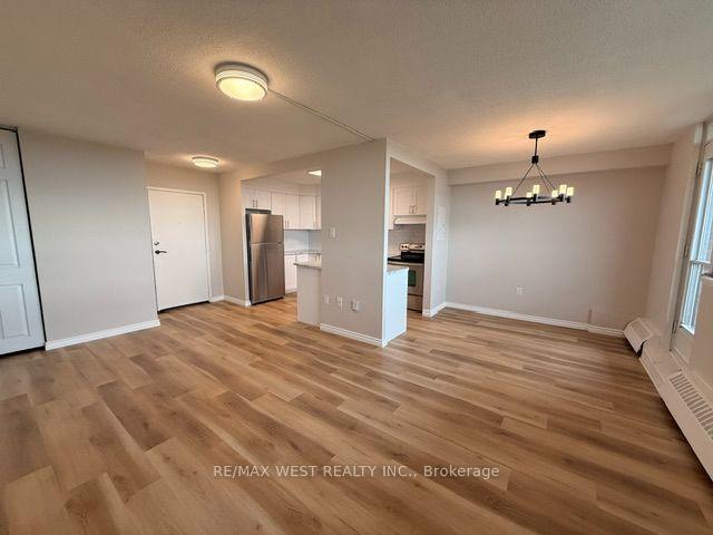 Photo 5 of Unit 1411, 541 Blackthorn Avenue, Toronto, Keelesdale-Eglinton West — HOMEH