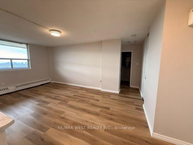 Photo 6 of Unit 1411, 541 Blackthorn Avenue, Toronto, Keelesdale-Eglinton West — HOMEH