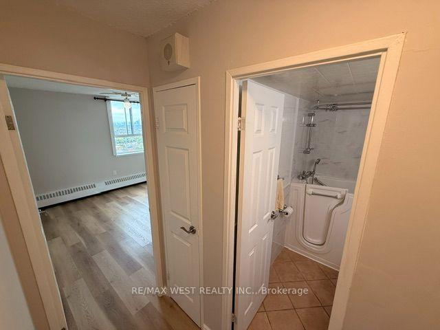 Photo 14 of Unit 1411, 541 Blackthorn Avenue, Toronto, Keelesdale-Eglinton West — HOMEH