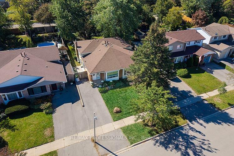 Photo 3 of 3284 Hornbeam Crescent, Mississauga, Erin Mills — HOMEH