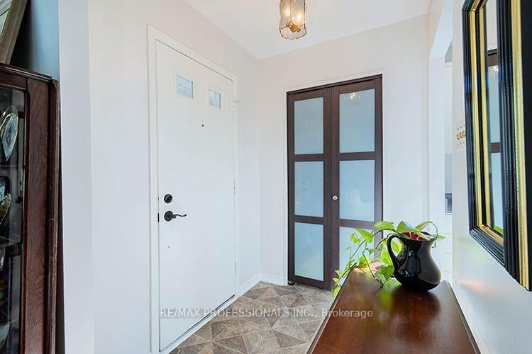 Photo 4 of 3284 Hornbeam Crescent, Mississauga, Erin Mills — HOMEH