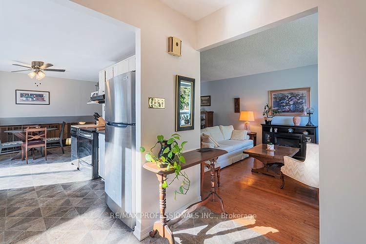 Photo 5 of 3284 Hornbeam Crescent, Mississauga, Erin Mills — HOMEH