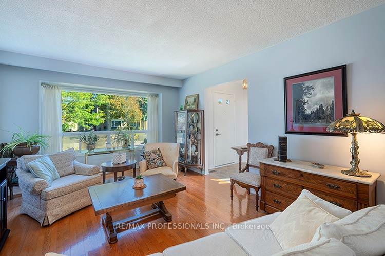 Photo 6 of 3284 Hornbeam Crescent, Mississauga, Erin Mills — HOMEH
