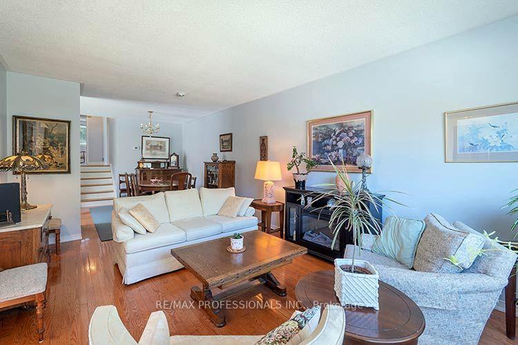 Photo 7 of 3284 Hornbeam Crescent, Mississauga, Erin Mills — HOMEH