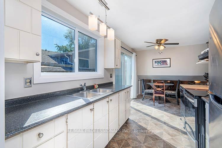 Photo 9 of 3284 Hornbeam Crescent, Mississauga, Erin Mills — HOMEH