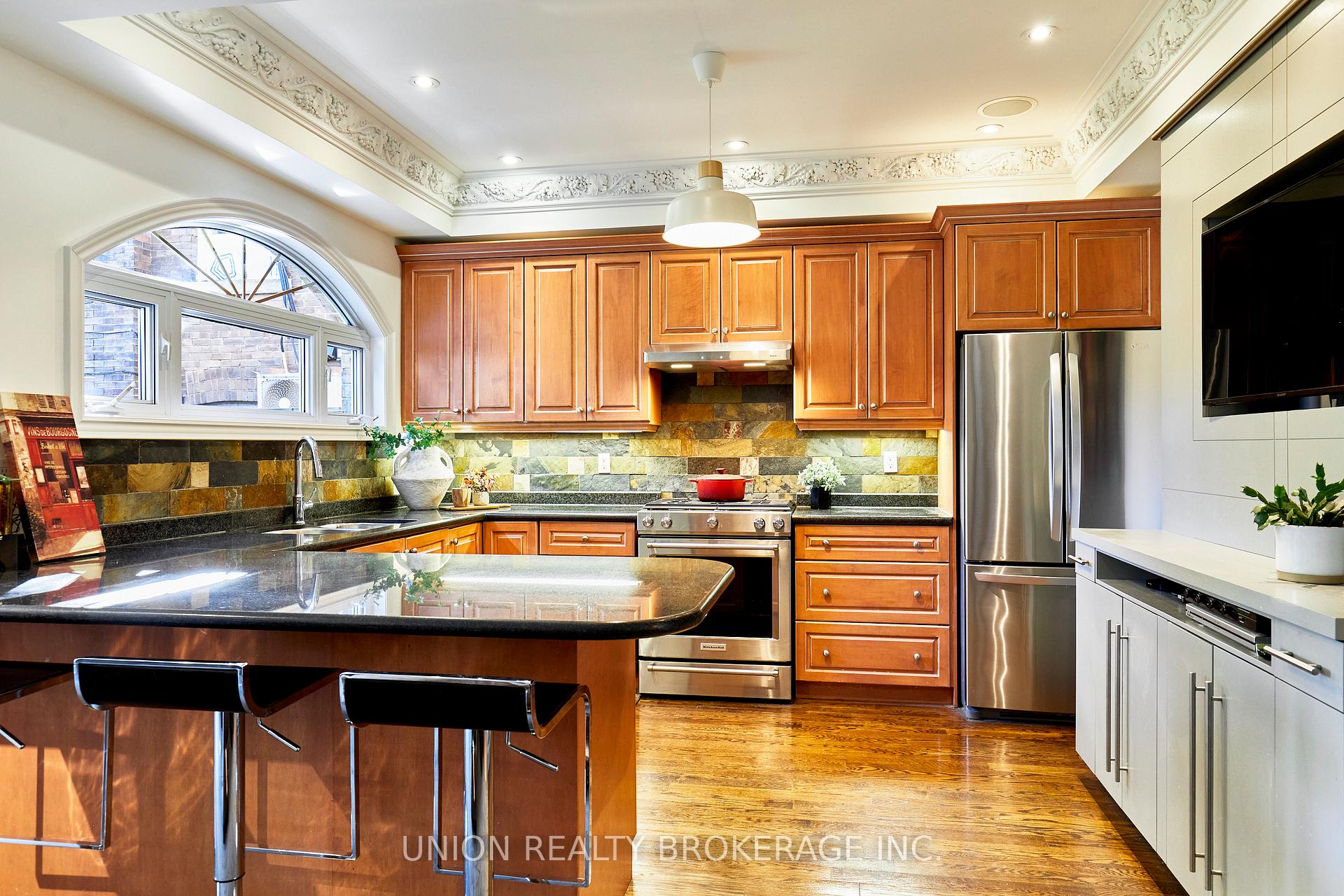 Photo 12 of 97 Beech Avenue, Toronto, The Beaches — HOMEH