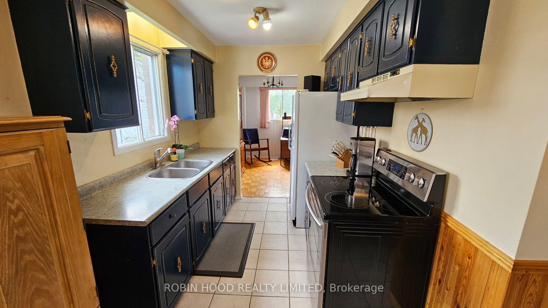 Photo 5 of Unit 1, 86A Bernick Drive, Barrie, Grove East — HOMEH