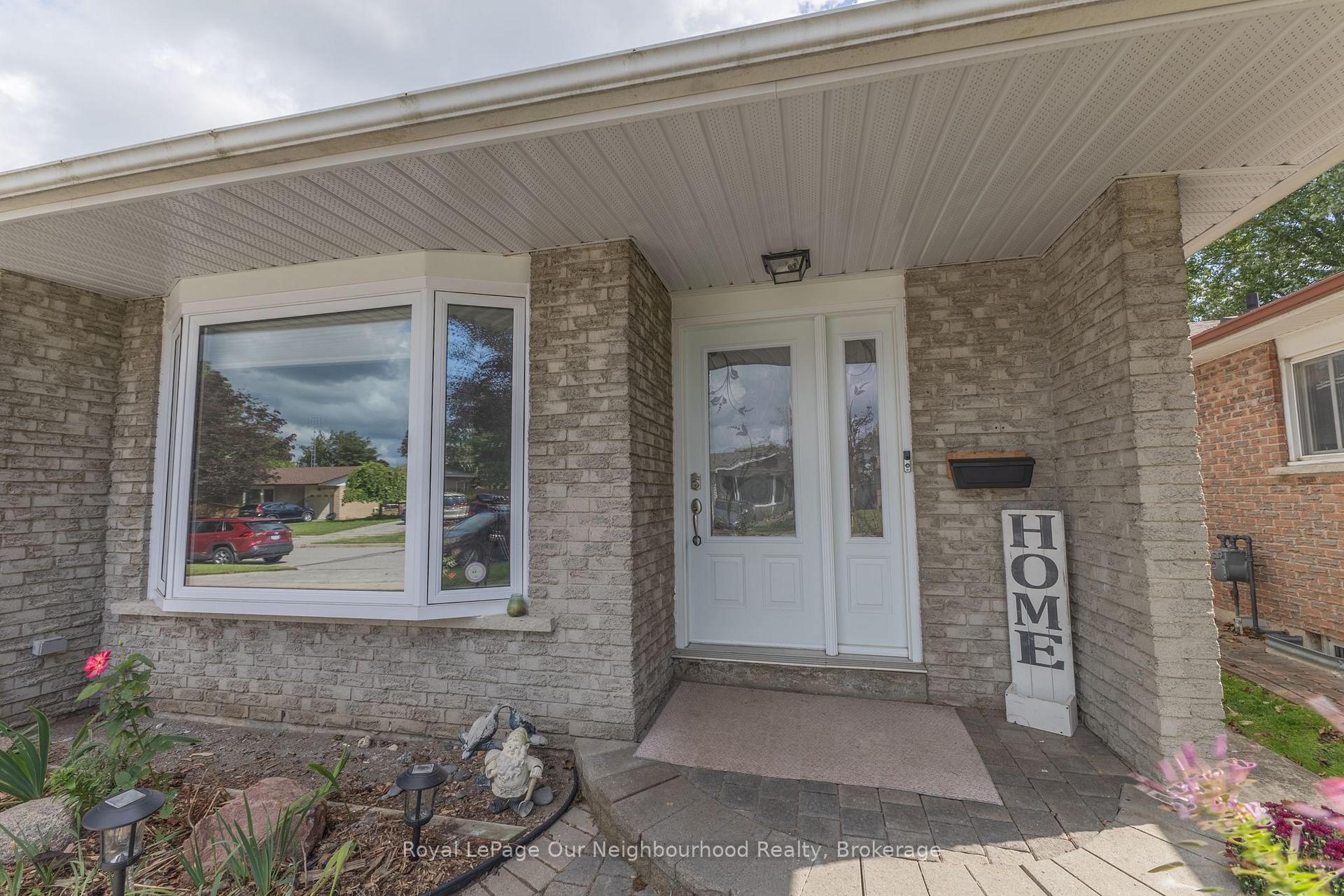 Photo 4 of 26 Ashdale Crescent, Clarington, Bowmanville — HOMEH