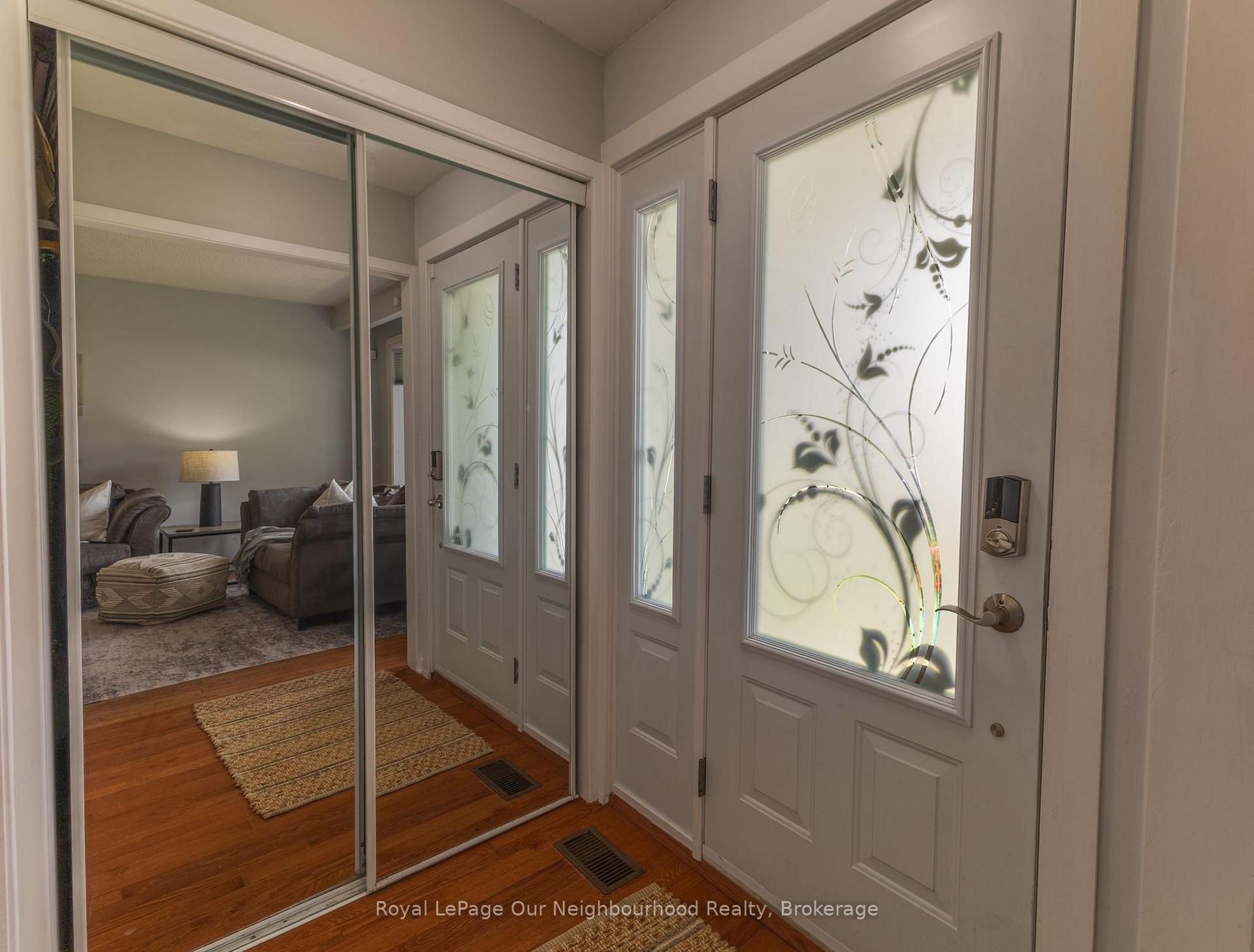 Photo 5 of 26 Ashdale Crescent, Clarington, Bowmanville — HOMEH