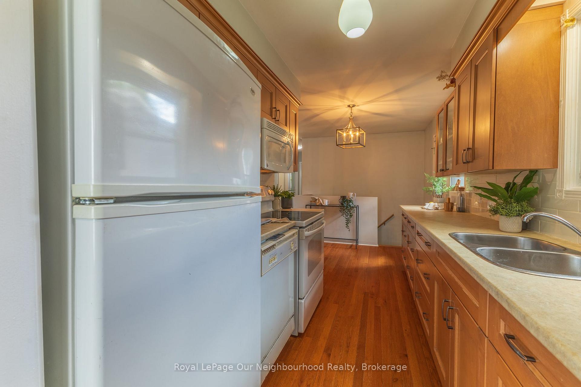 Photo 6 of 26 Ashdale Crescent, Clarington, Bowmanville — HOMEH