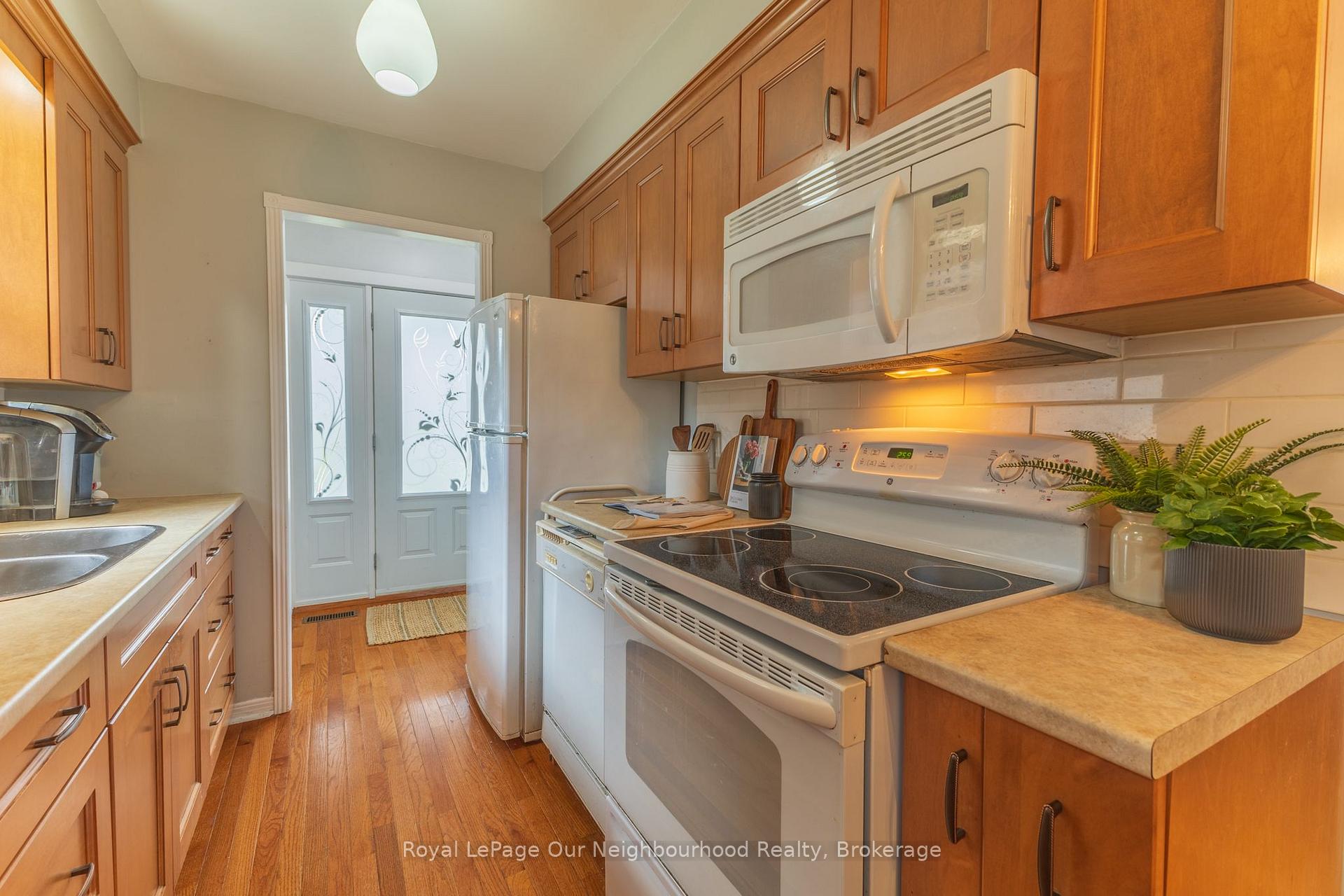 Photo 7 of 26 Ashdale Crescent, Clarington, Bowmanville — HOMEH
