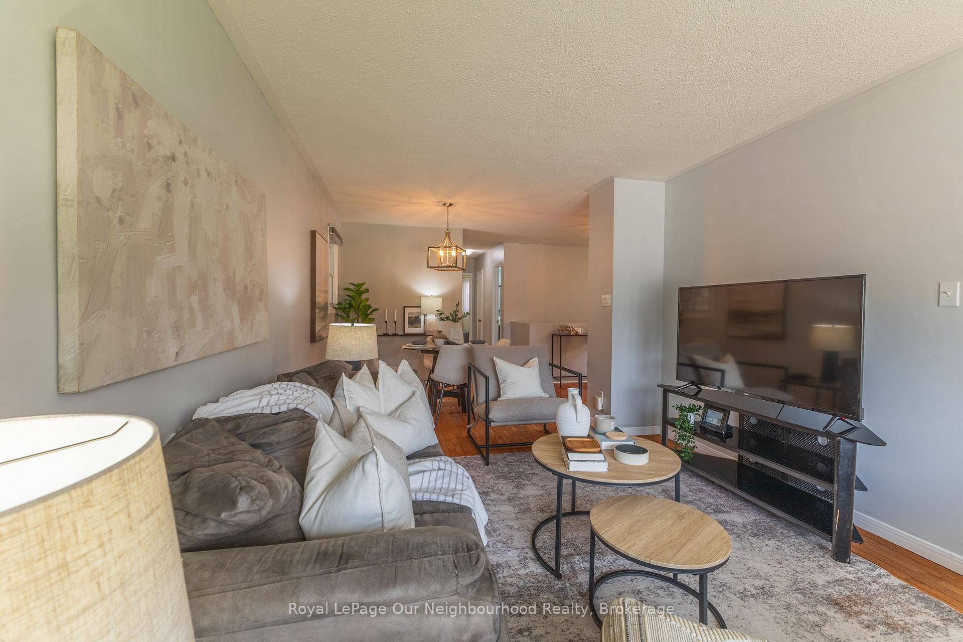 Photo 9 of 26 Ashdale Crescent, Clarington, Bowmanville — HOMEH