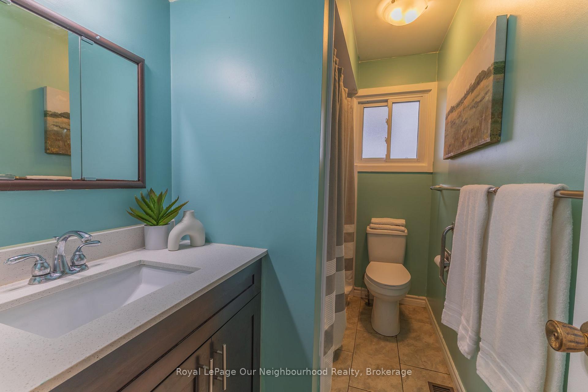 Photo 17 of 26 Ashdale Crescent, Clarington, Bowmanville — HOMEH
