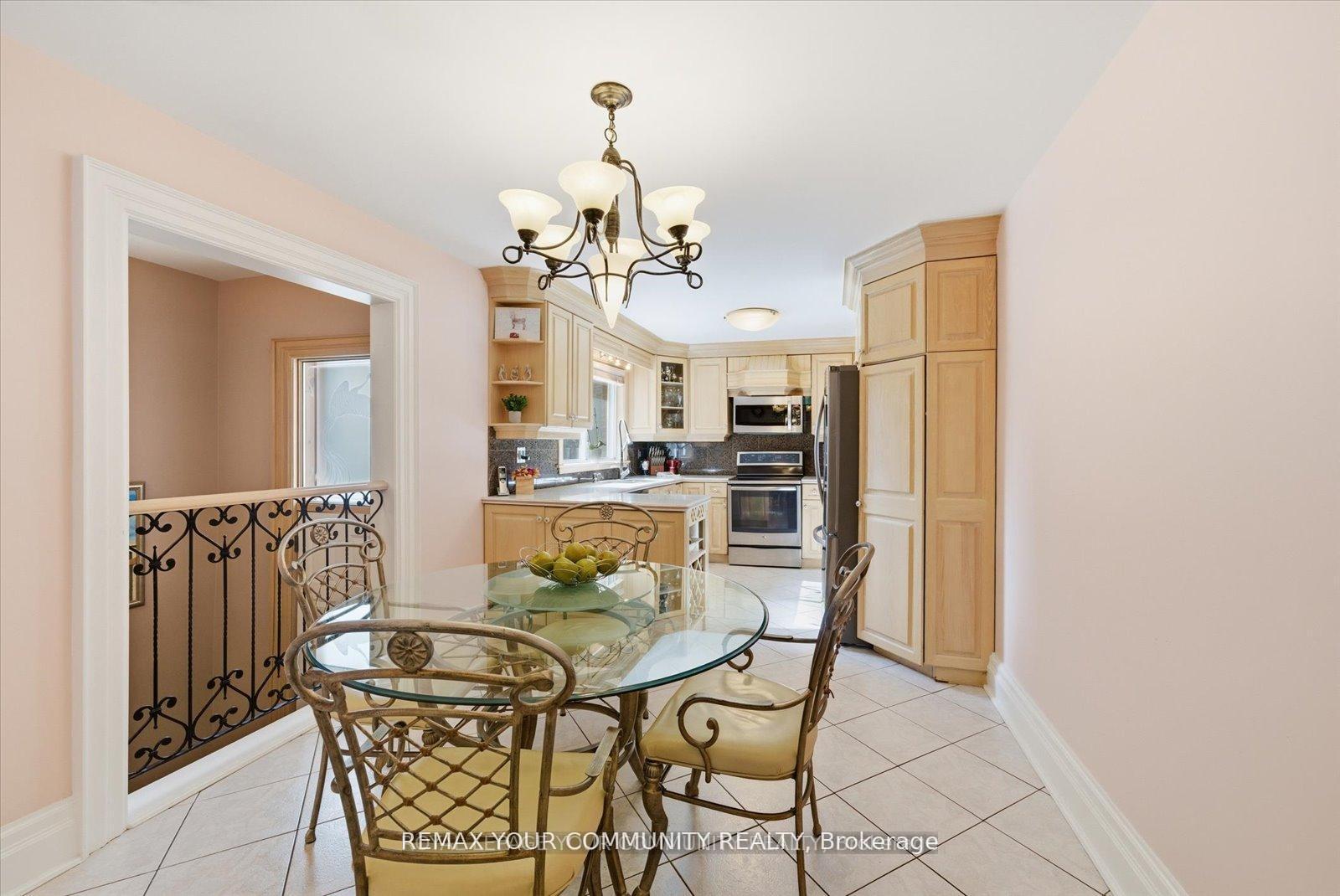 Photo 12 of 35 Sunvale Drive, Etobicoke, Willowridge-Martingrove-Richview — HOMEH