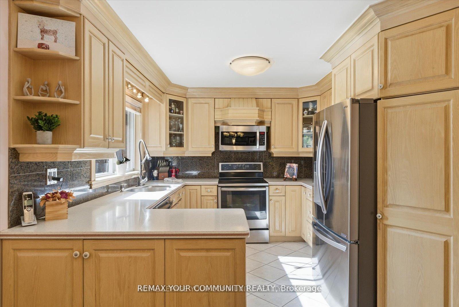 Photo 13 of 35 Sunvale Drive, Etobicoke, Willowridge-Martingrove-Richview — HOMEH