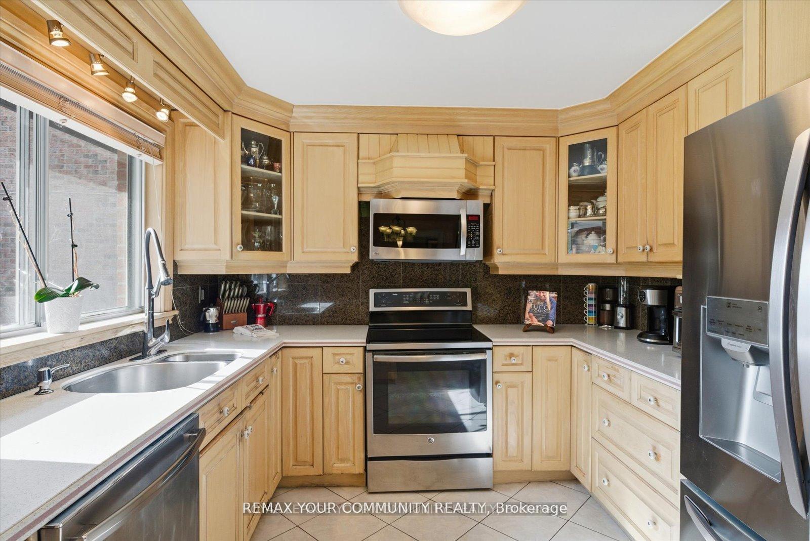 Photo 14 of 35 Sunvale Drive, Etobicoke, Willowridge-Martingrove-Richview — HOMEH