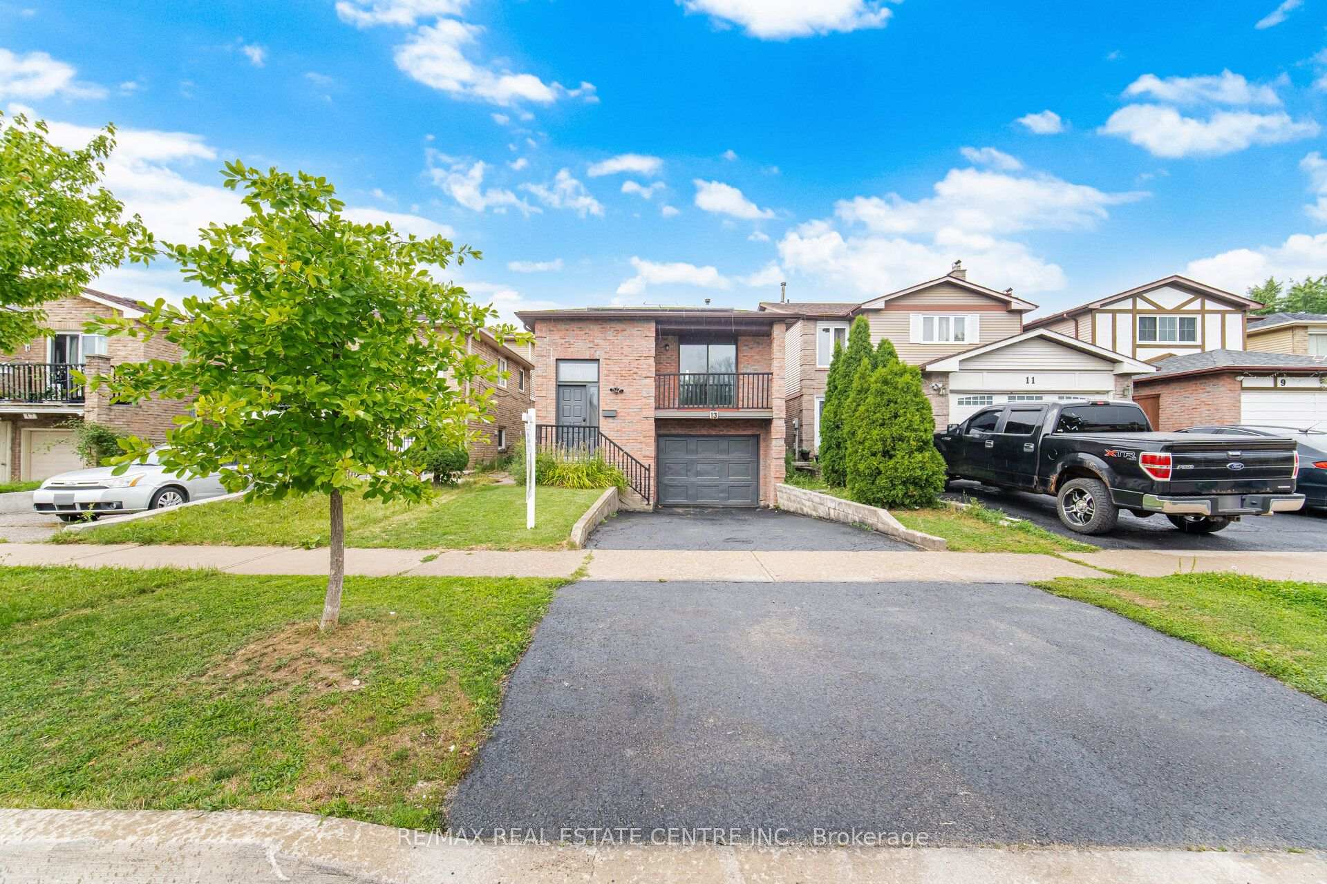 Photo 2 of 13 Dafoe Crescent, Brampton, Fletcher's West — HOMEH