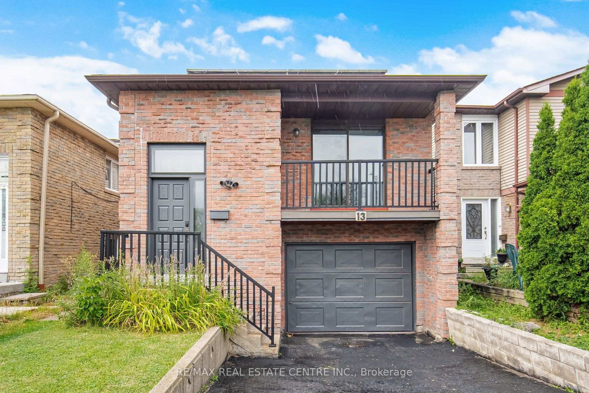 Photo 4 of 13 Dafoe Crescent, Brampton, Fletcher's West — HOMEH