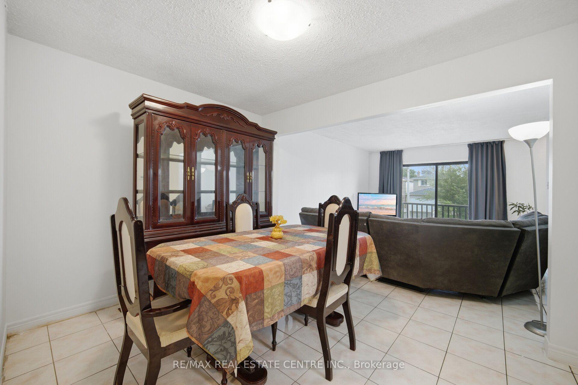 Photo 11 of 13 Dafoe Crescent, Brampton, Fletcher's West — HOMEH