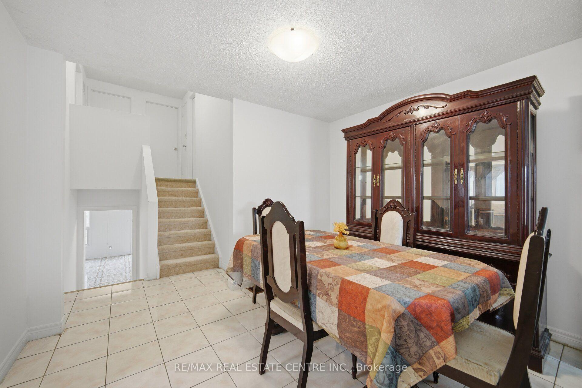 Photo 12 of 13 Dafoe Crescent, Brampton, Fletcher's West — HOMEH