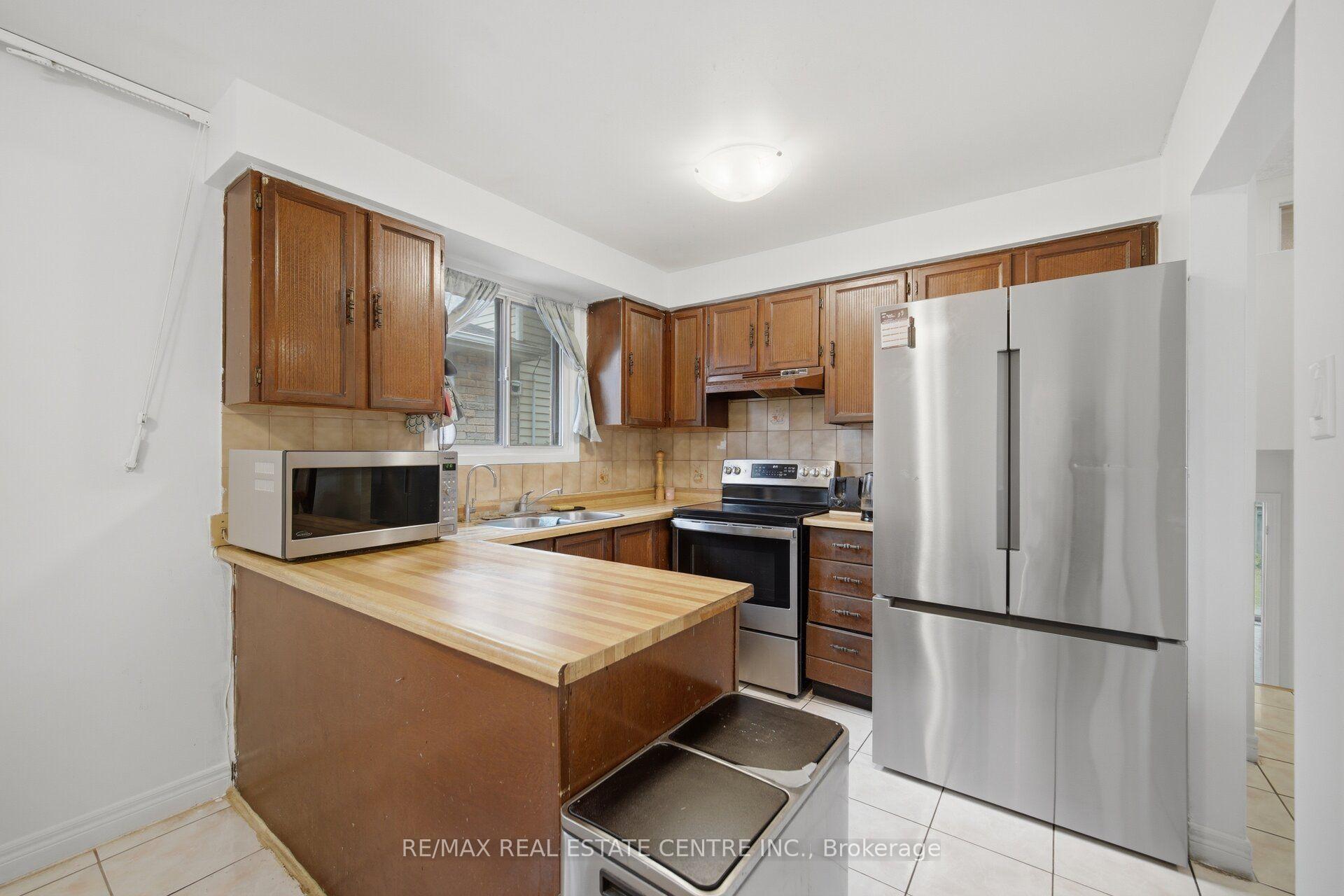 Photo 13 of 13 Dafoe Crescent, Brampton, Fletcher's West — HOMEH