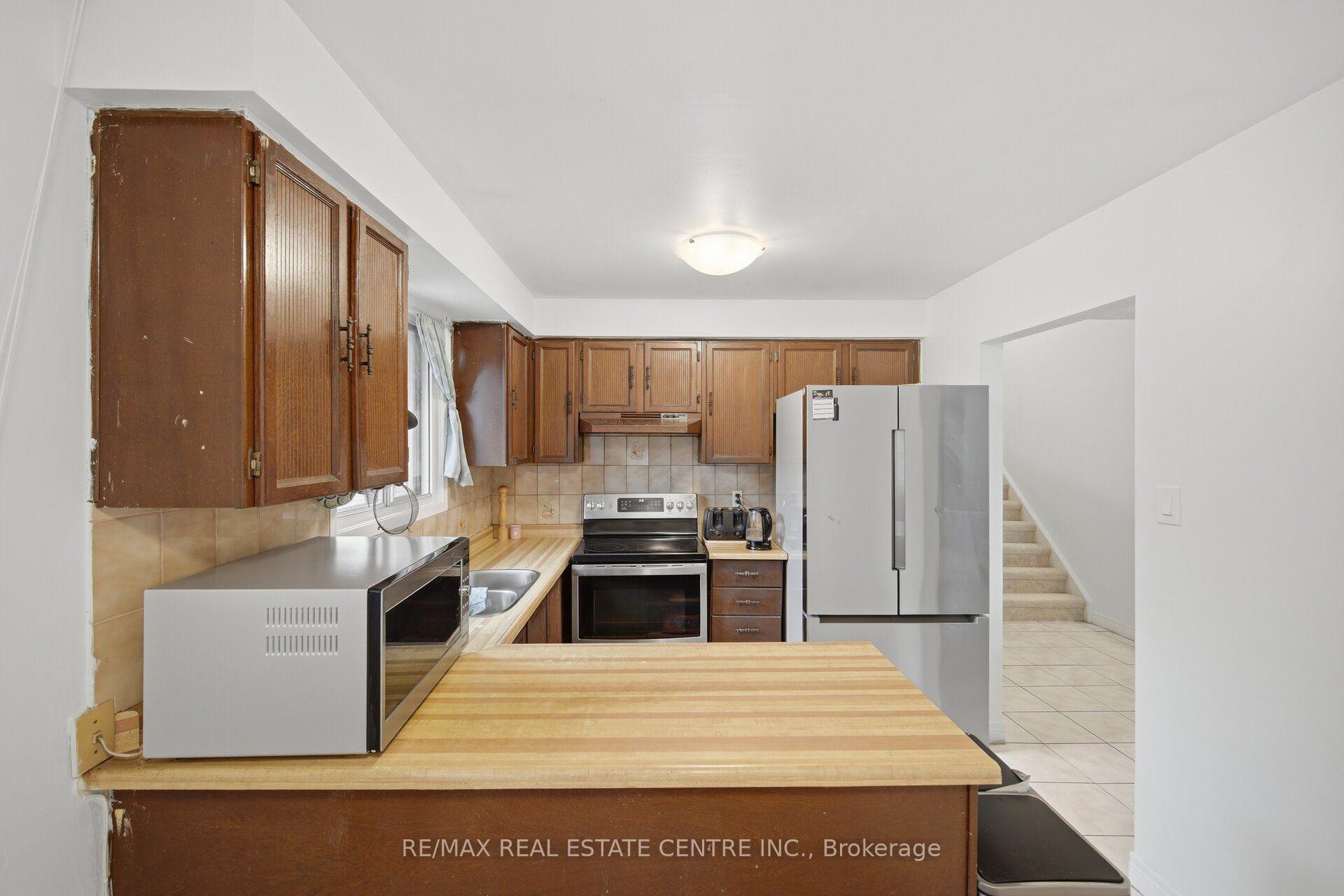 Photo 14 of 13 Dafoe Crescent, Brampton, Fletcher's West — HOMEH