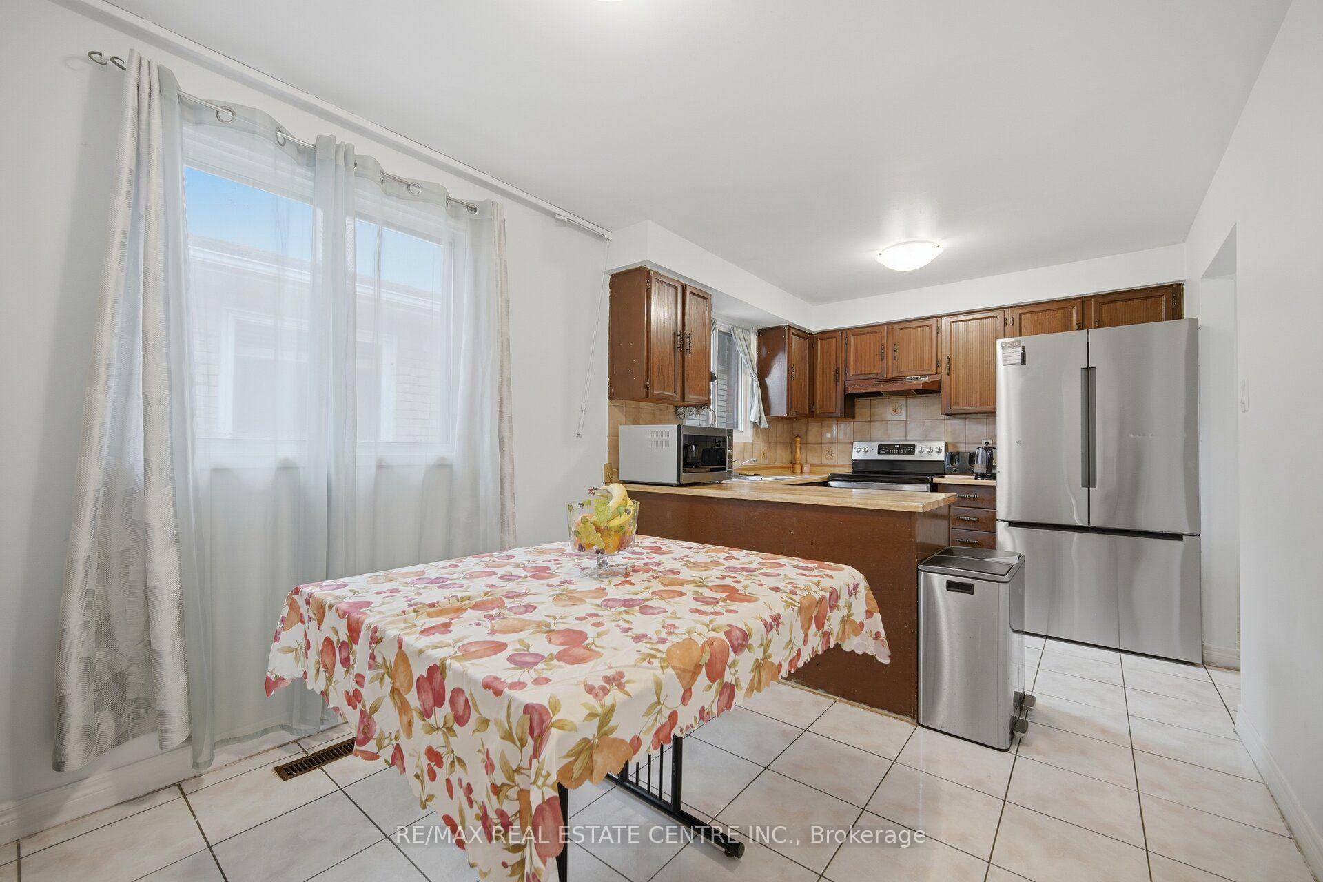 Photo 17 of 13 Dafoe Crescent, Brampton, Fletcher's West — HOMEH