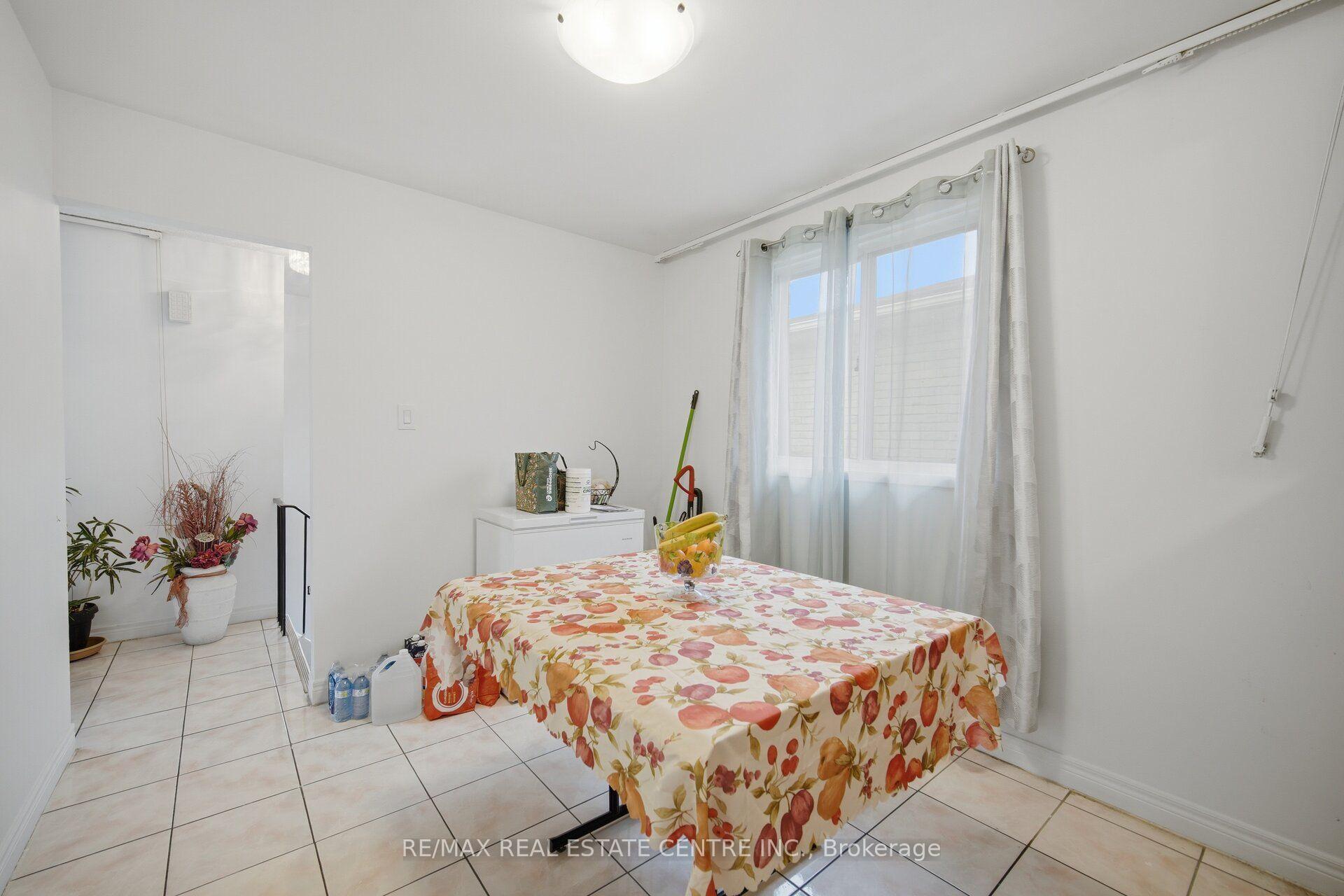 Photo 18 of 13 Dafoe Crescent, Brampton, Fletcher's West — HOMEH
