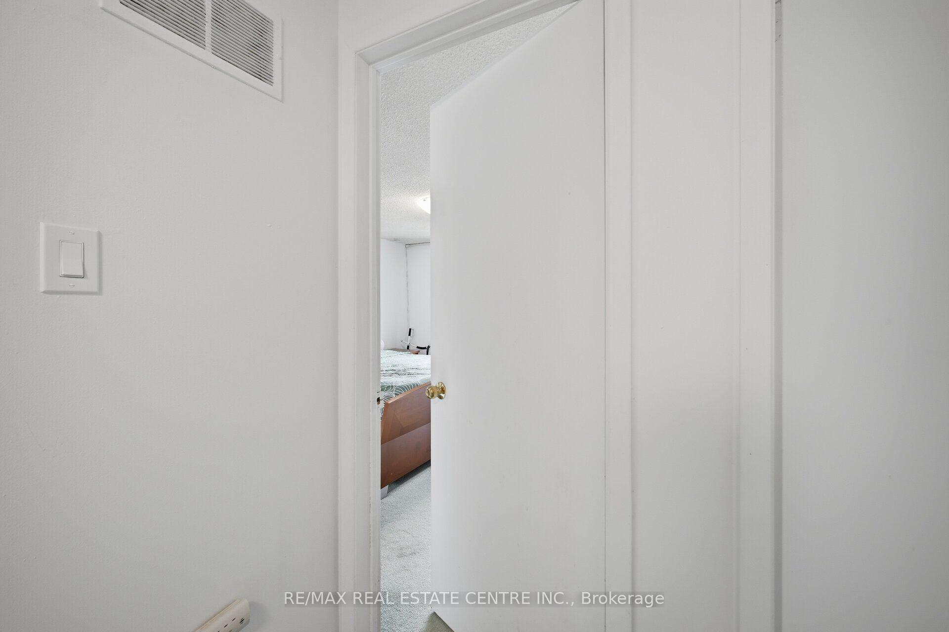 Photo 21 of 13 Dafoe Crescent, Brampton, Fletcher's West — HOMEH