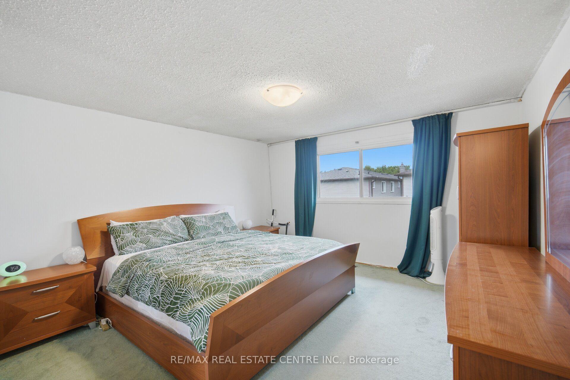 Photo 22 of 13 Dafoe Crescent, Brampton, Fletcher's West — HOMEH