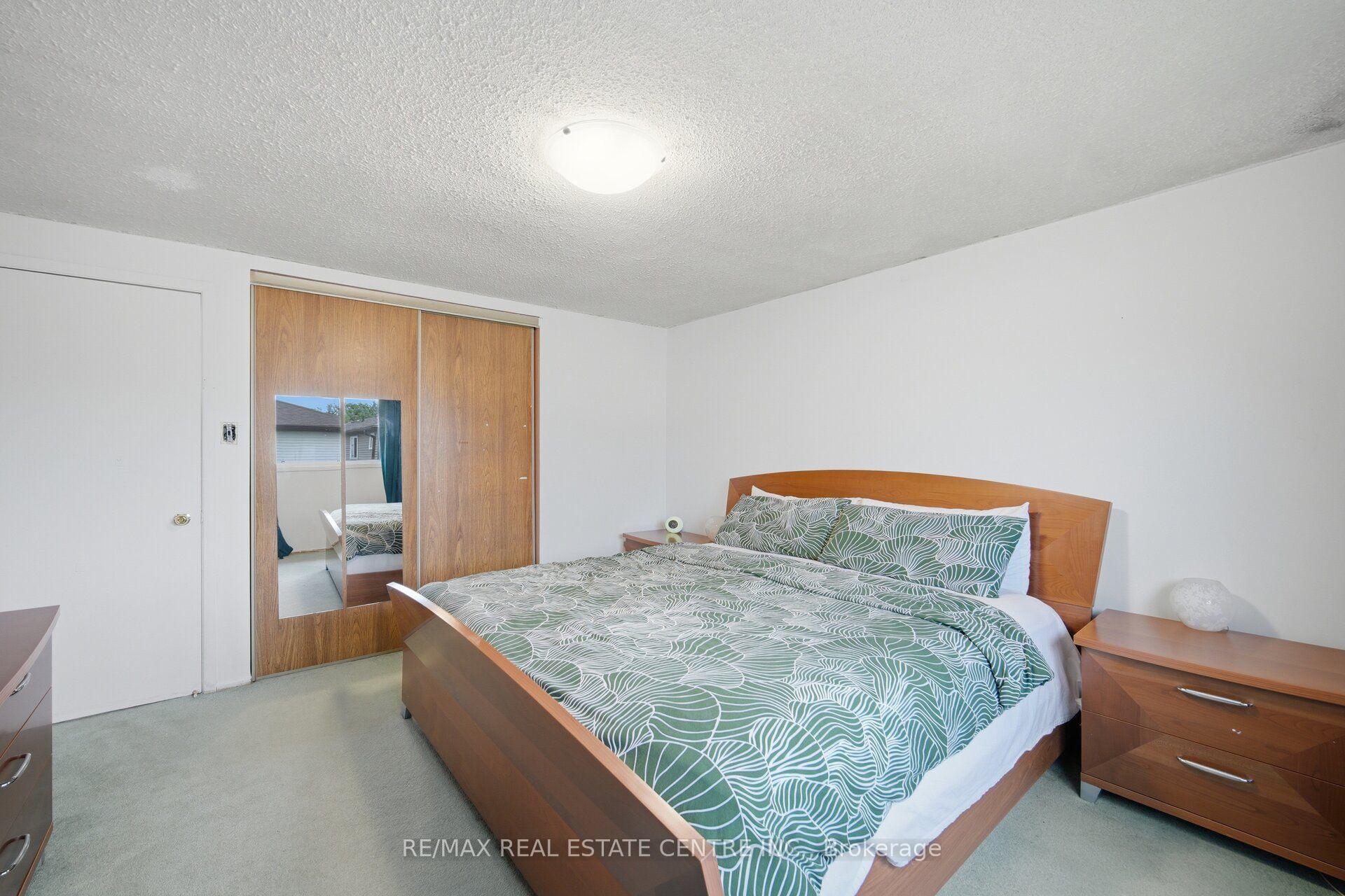 Photo 23 of 13 Dafoe Crescent, Brampton, Fletcher's West — HOMEH