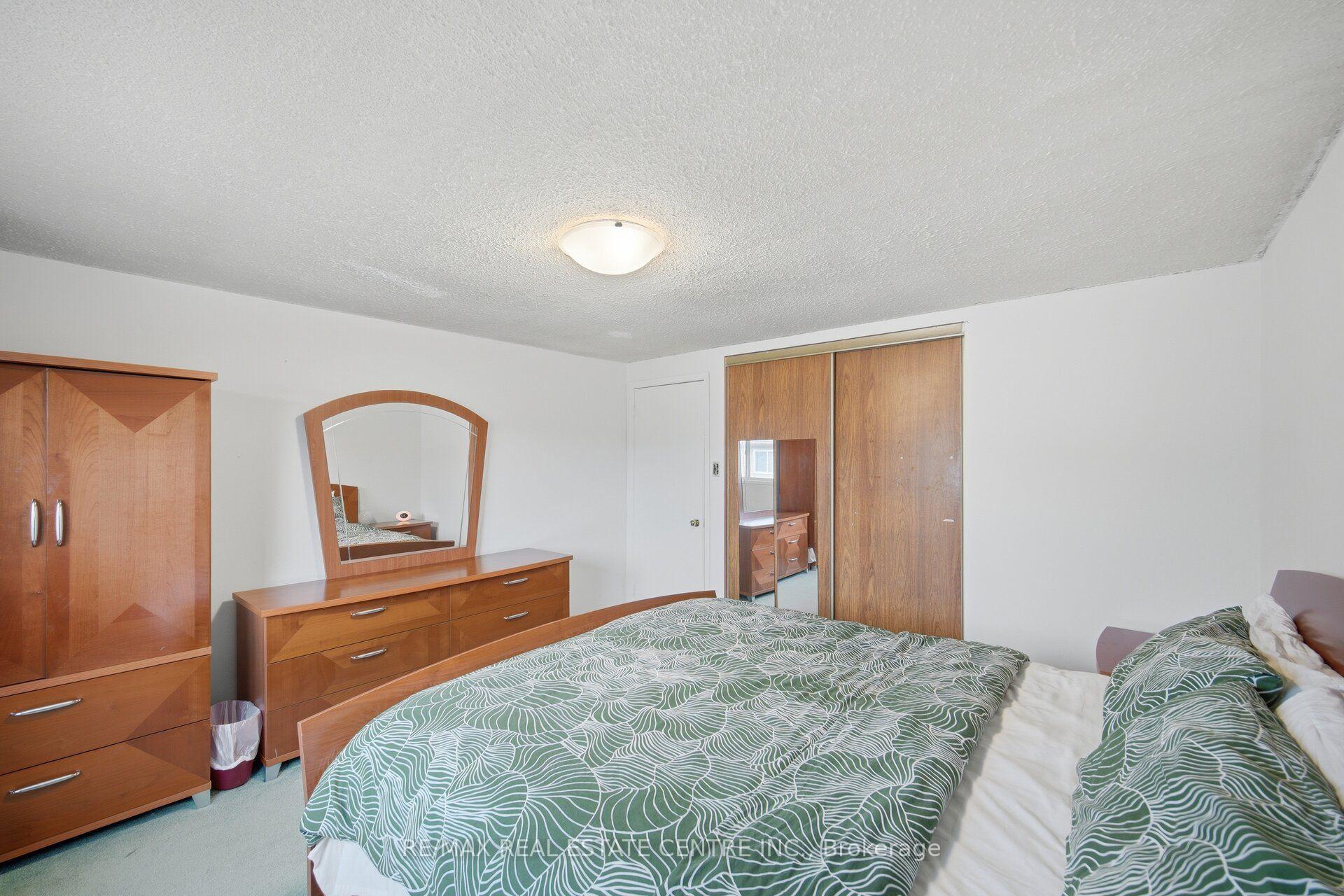 Photo 24 of 13 Dafoe Crescent, Brampton, Fletcher's West — HOMEH