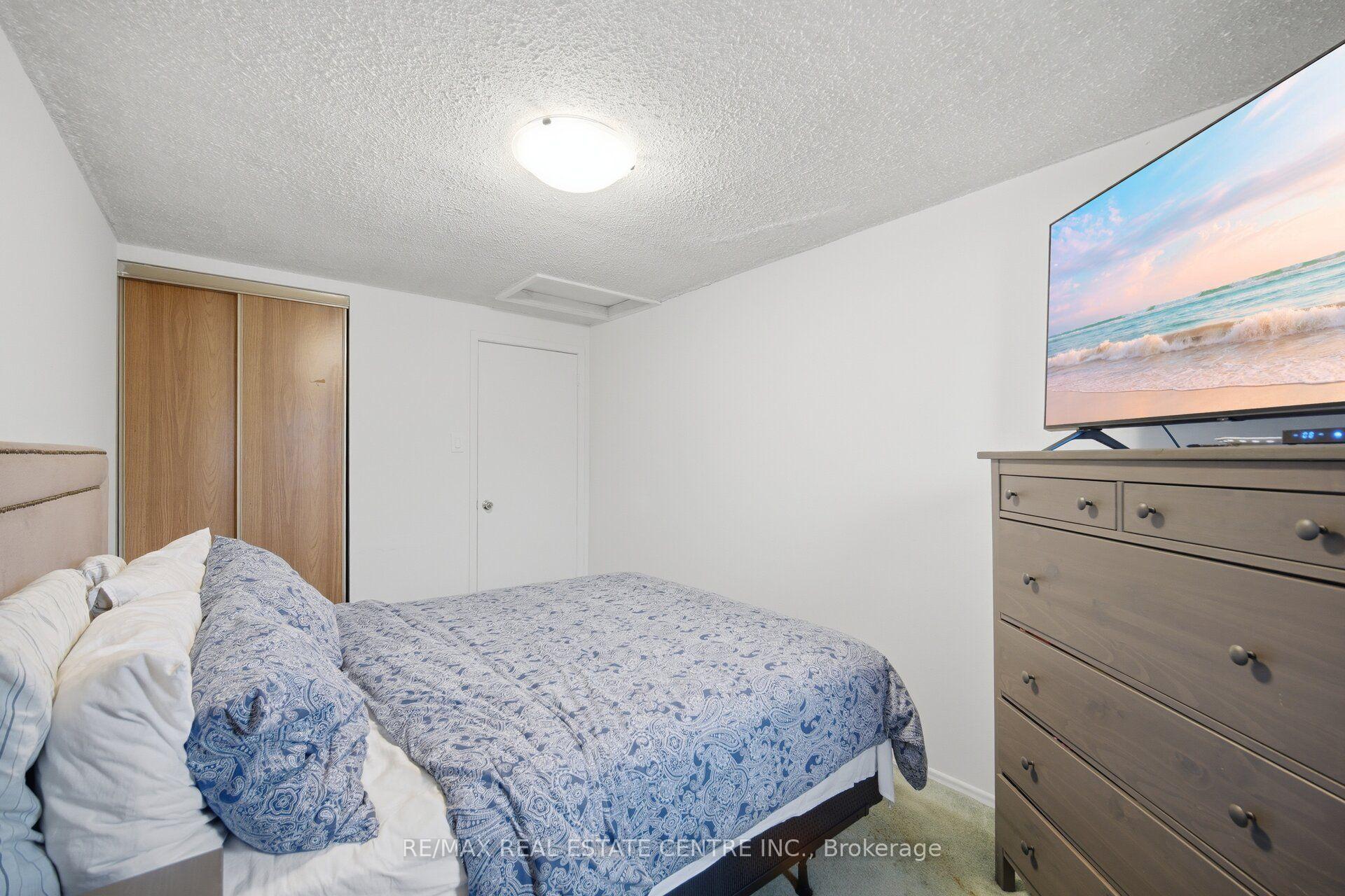 Photo 28 of 13 Dafoe Crescent, Brampton, Fletcher's West — HOMEH