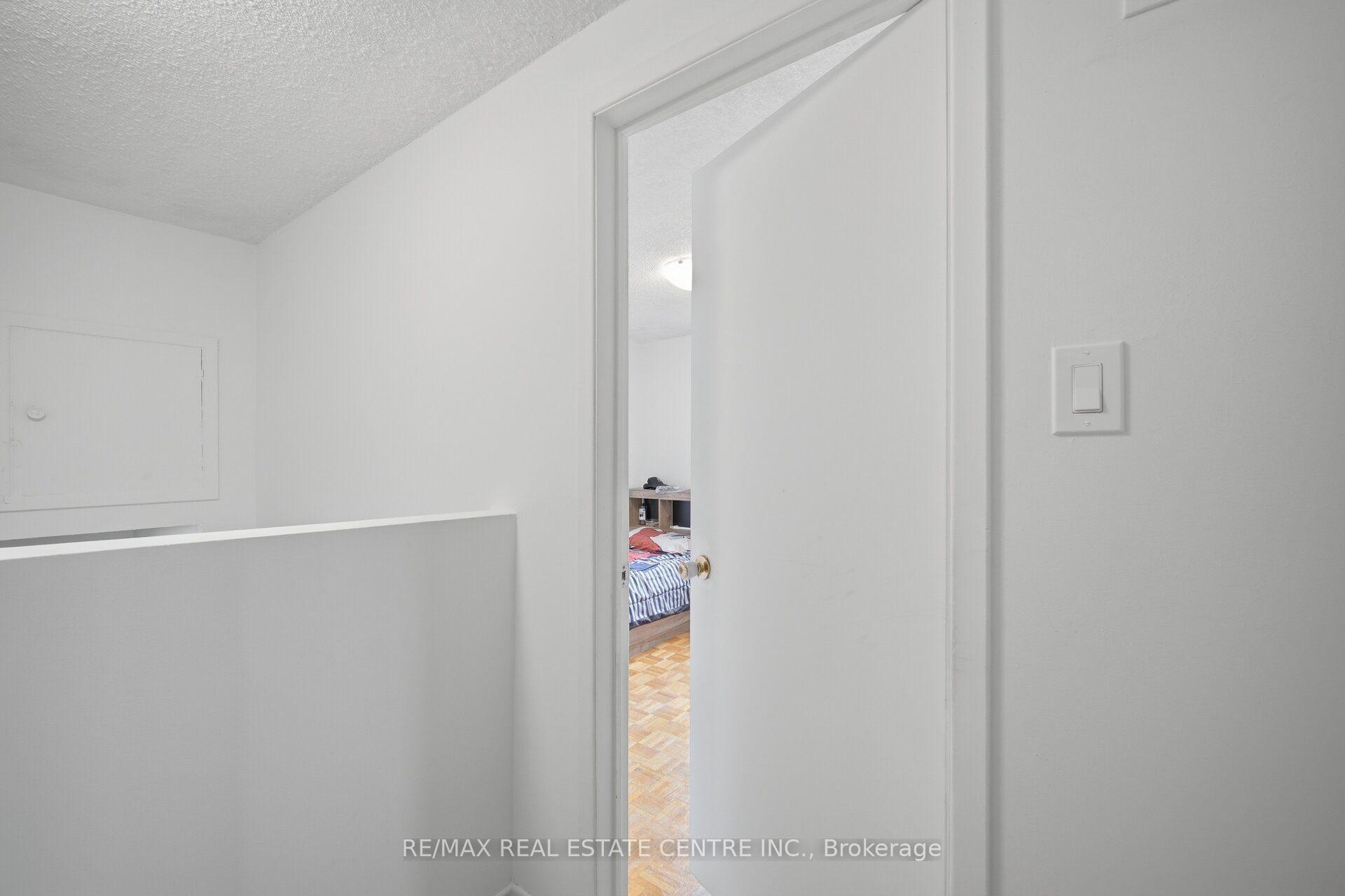 Photo 29 of 13 Dafoe Crescent, Brampton, Fletcher's West — HOMEH