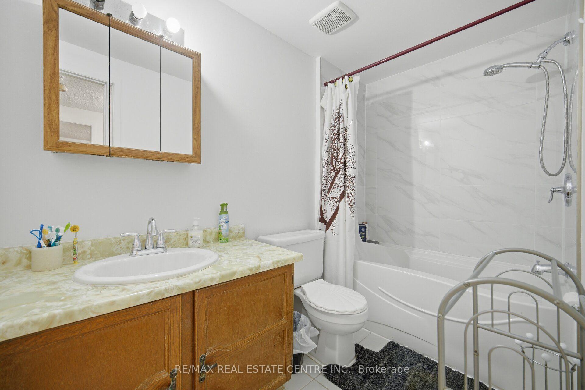 Photo 31 of 13 Dafoe Crescent, Brampton, Fletcher's West — HOMEH