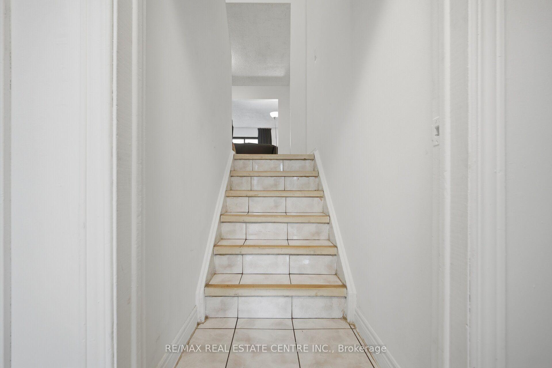 Photo 32 of 13 Dafoe Crescent, Brampton, Fletcher's West — HOMEH
