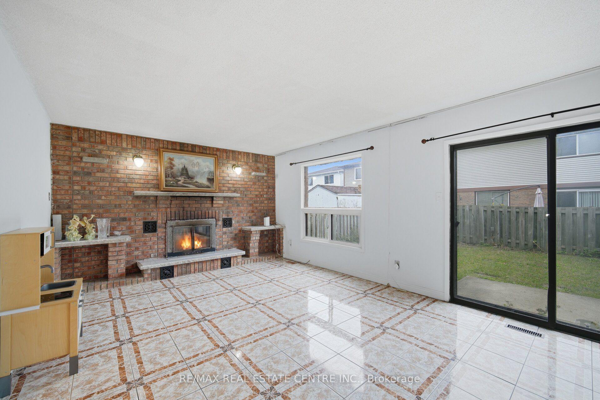 Photo 34 of 13 Dafoe Crescent, Brampton, Fletcher's West — HOMEH