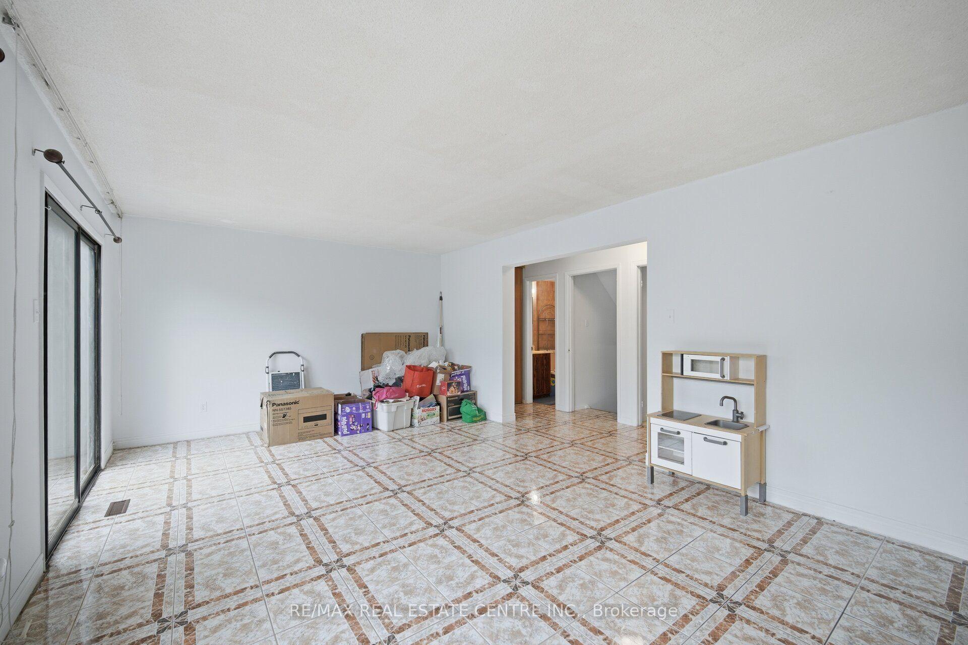 Photo 35 of 13 Dafoe Crescent, Brampton, Fletcher's West — HOMEH