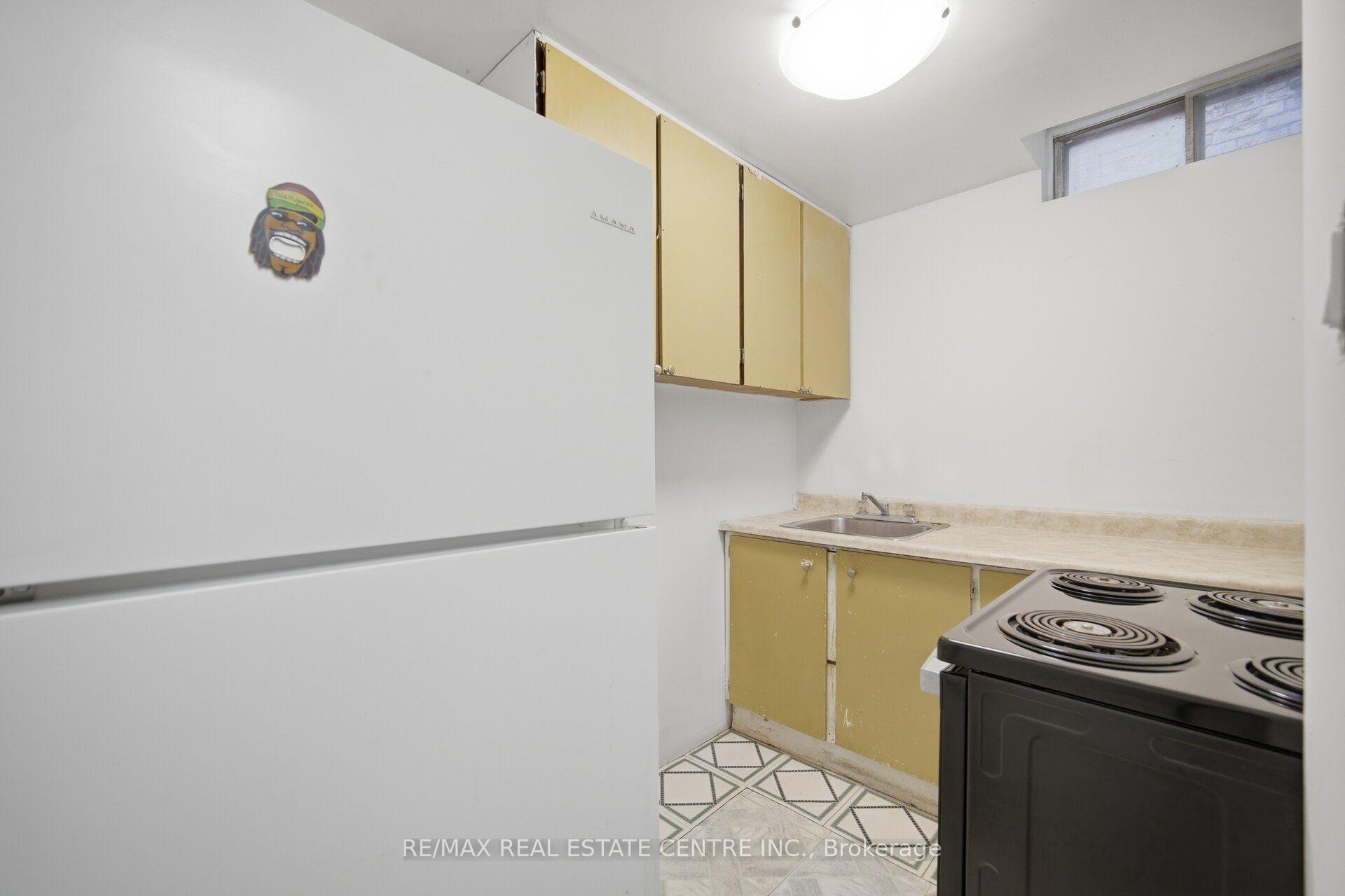Photo 38 of 13 Dafoe Crescent, Brampton, Fletcher's West — HOMEH