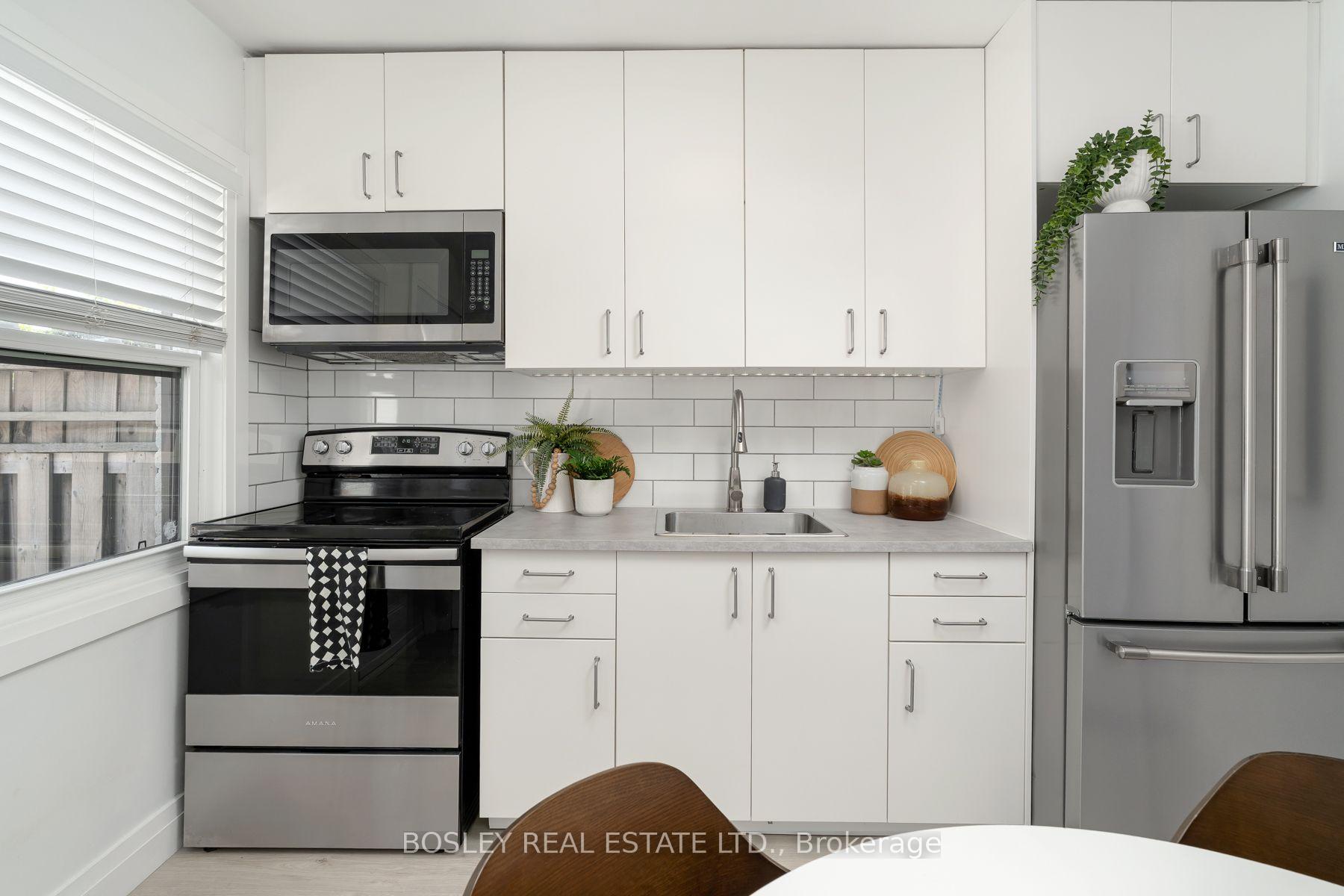 Photo 12 of 29 Blakley Avenue, Toronto, Rockcliffe-Smythe — HOMEH
