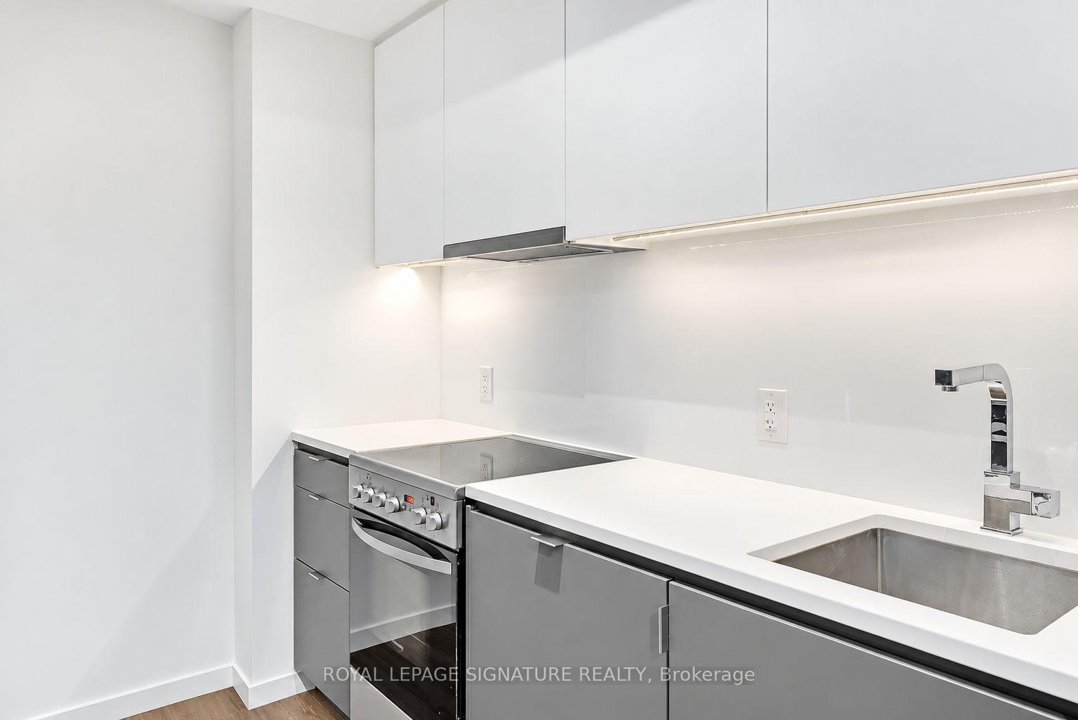 Photo 5 of Unit 426, 7 Smith Crescent, Etobicoke, Stonegate-Queensway — HOMEH