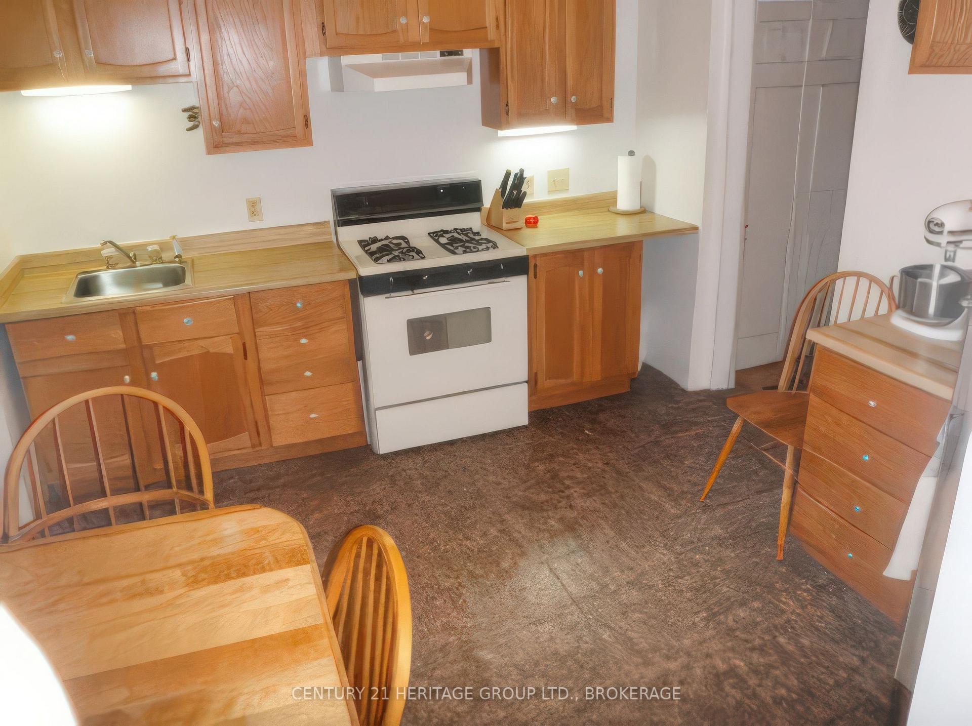 Photo 5 of 154 Stephen Street, Kingston, East of Sir John A. Blvd — HOMEH