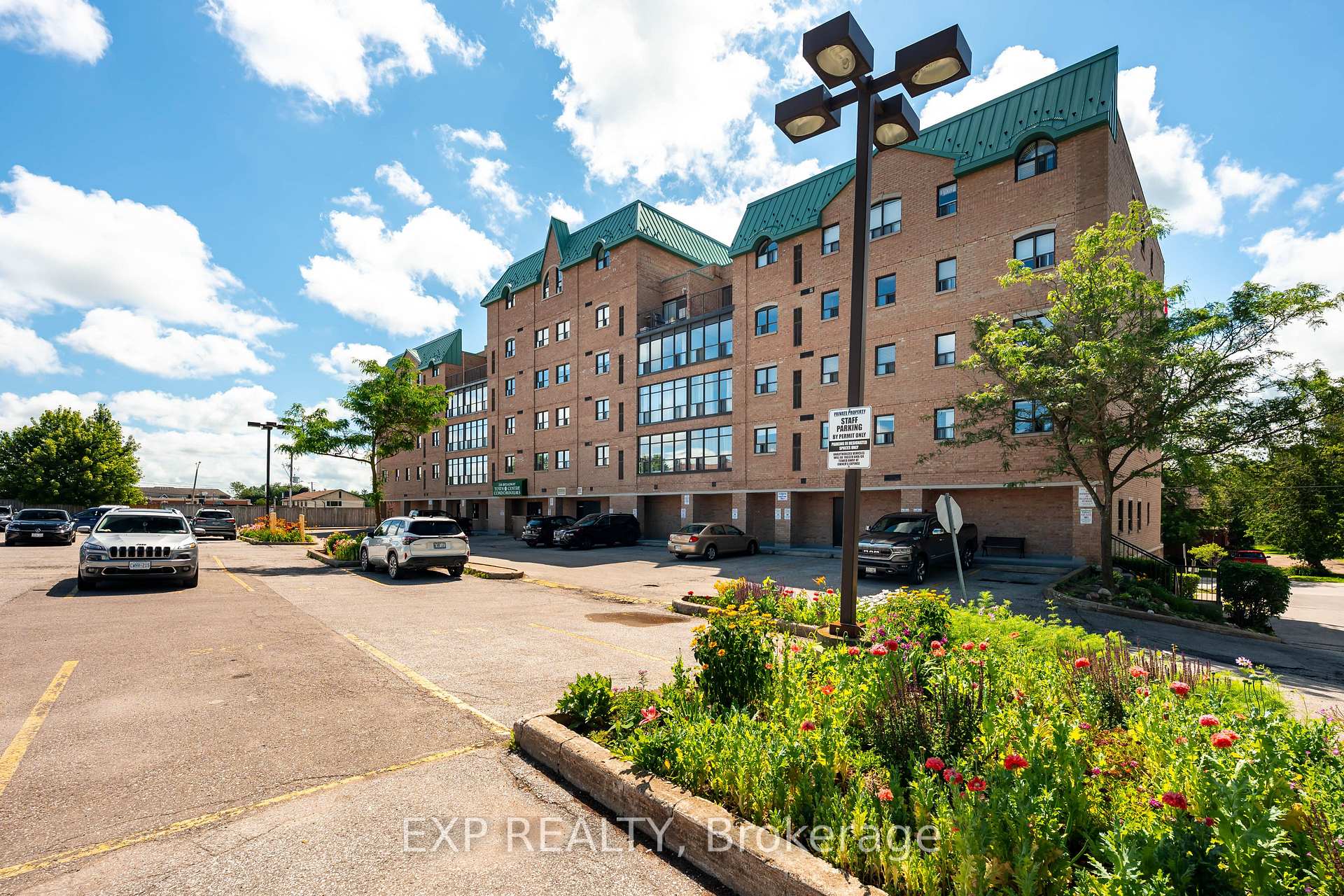 Photo of Unit 507, 200 Broadway