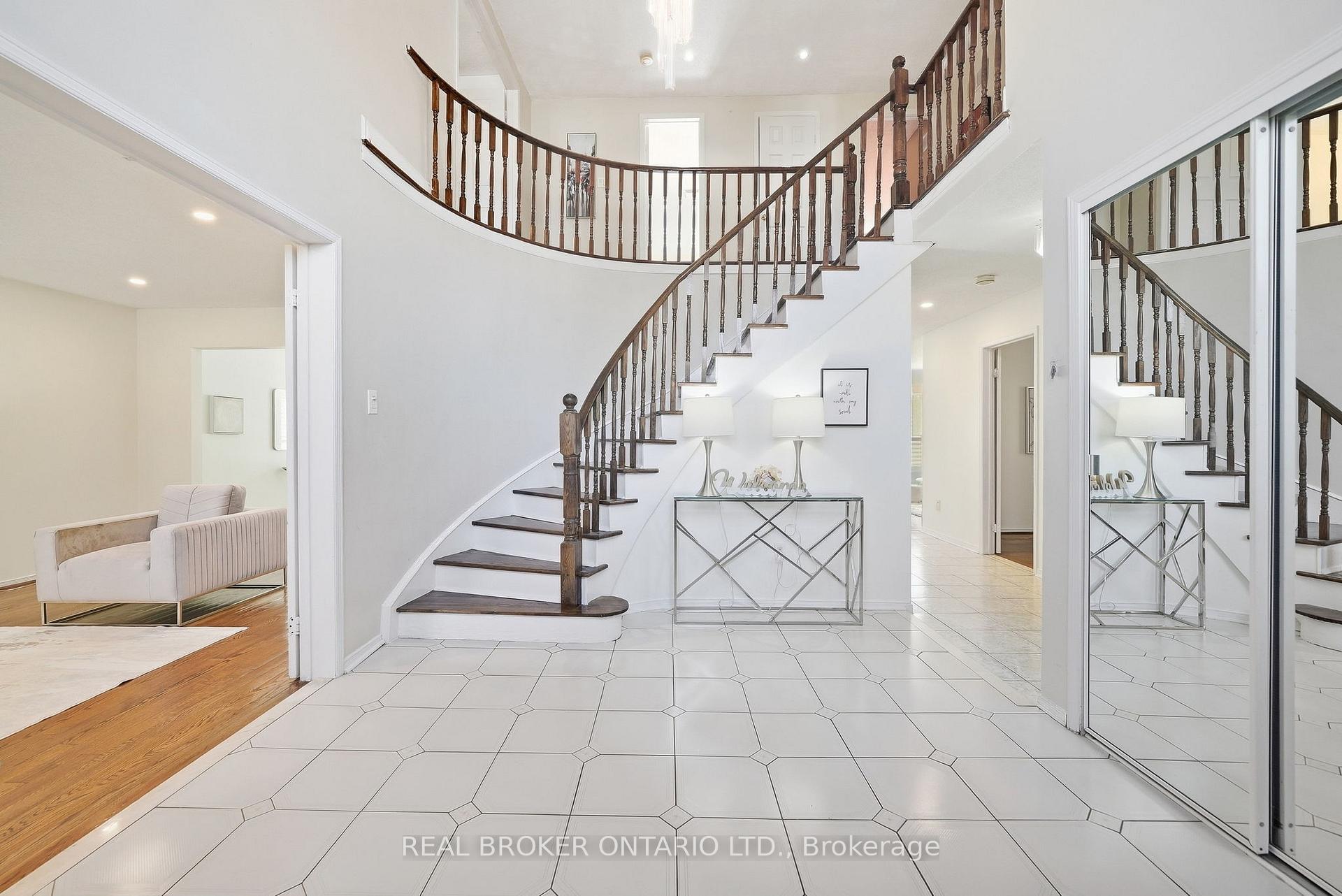 Photo 4 of 61 Bluenose Crescent, Scarborough, Highland Creek — HOMEH