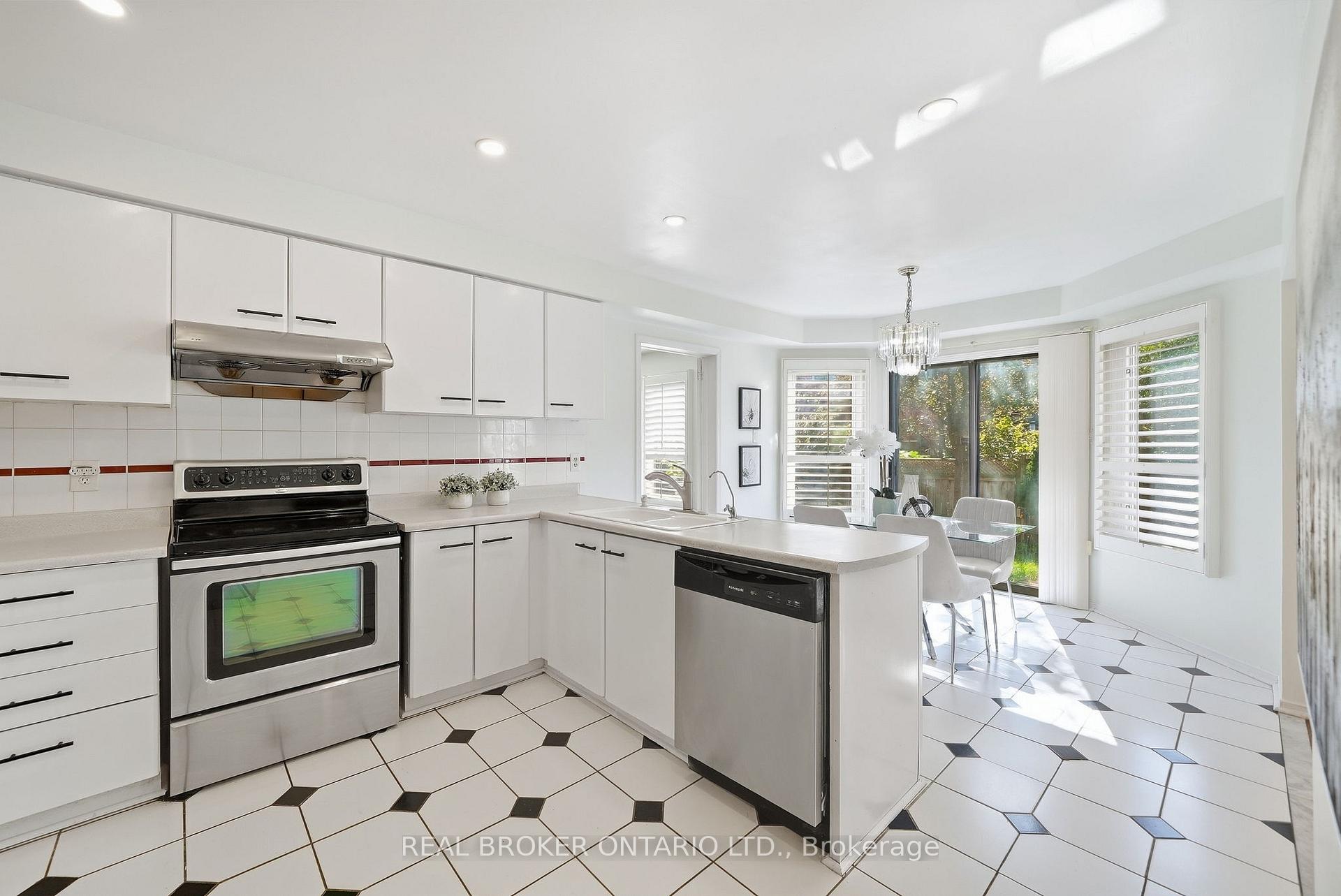 Photo 7 of 61 Bluenose Crescent, Scarborough, Highland Creek — HOMEH