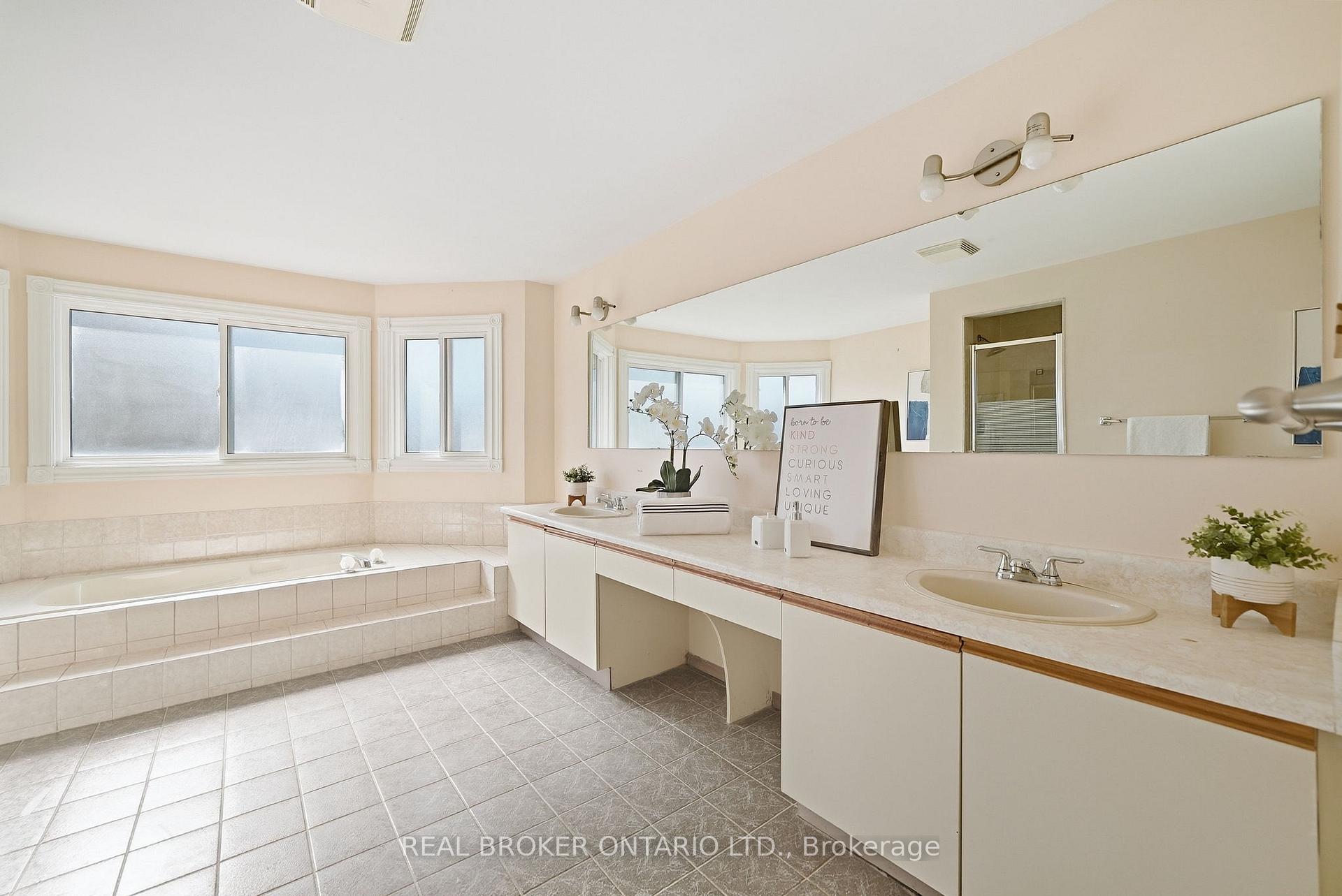 Photo 20 of 61 Bluenose Crescent, Scarborough, Highland Creek — HOMEH